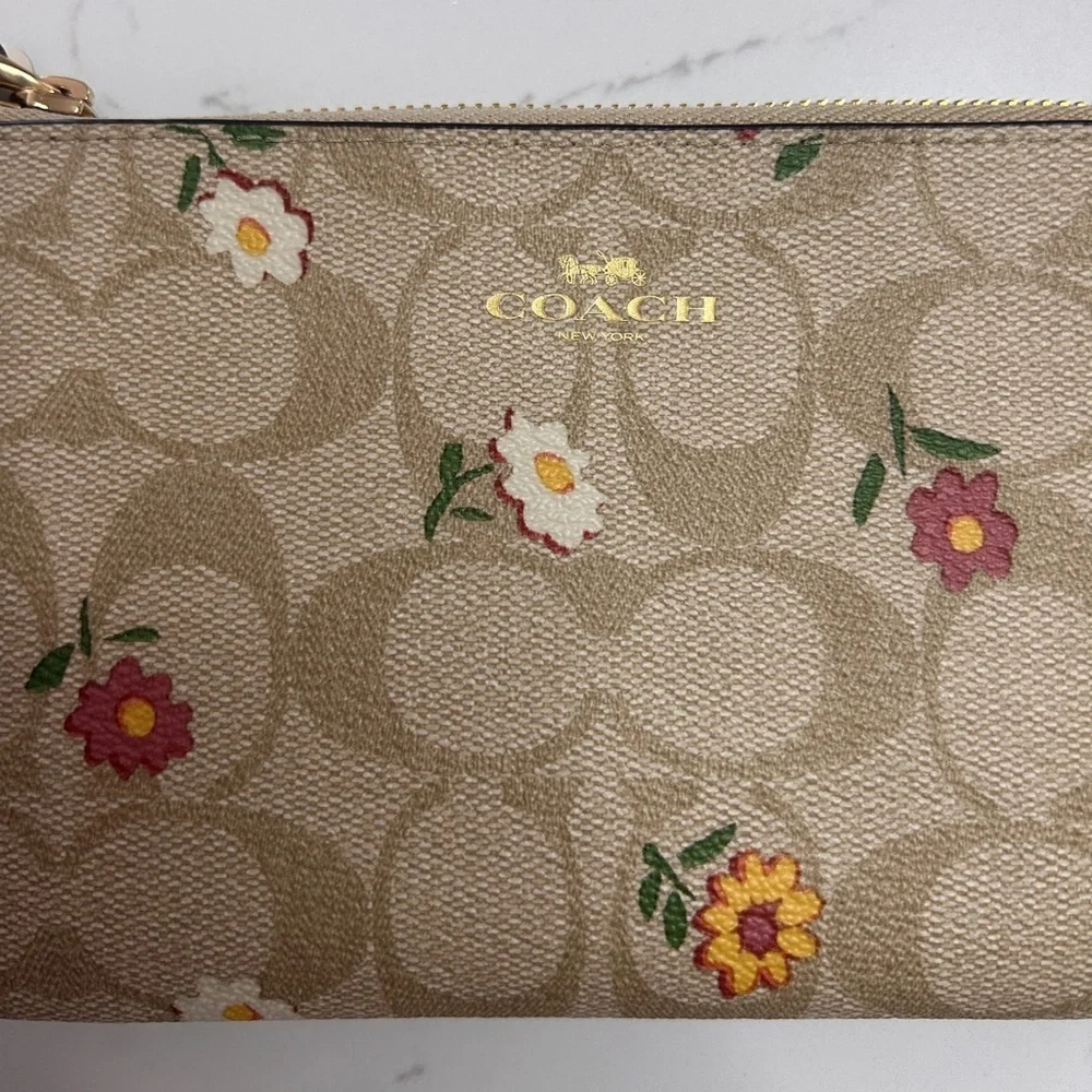 Coach Corner Zip Wristlet Canvas Nostalgic Ditsy Print, limited edition- EUC - Picture 10 of 13